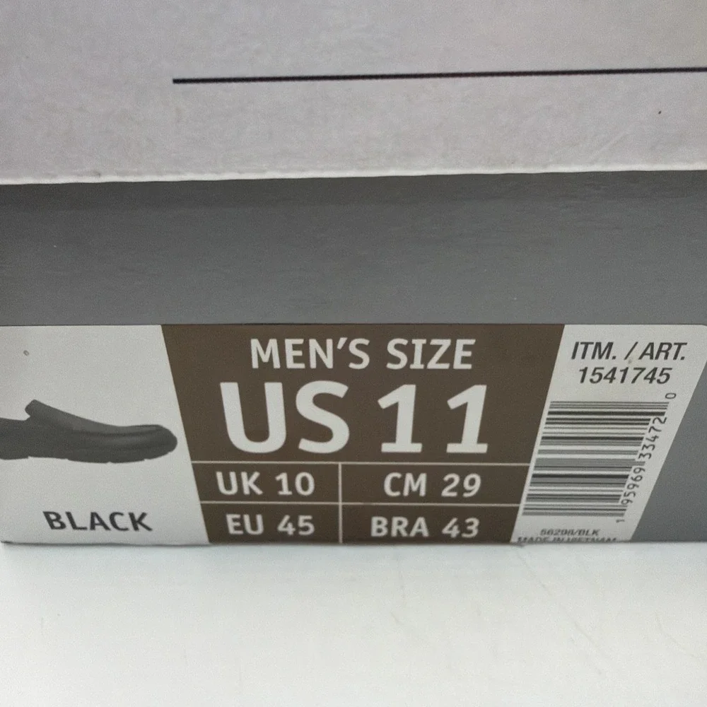 Skechers Black Relaxed Fit Air Cooled Men's Slip On Shoes Loafers Size 11. NIB